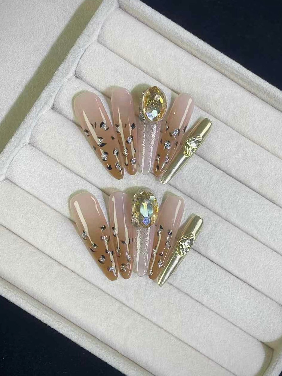 Goldbrauner Leopard