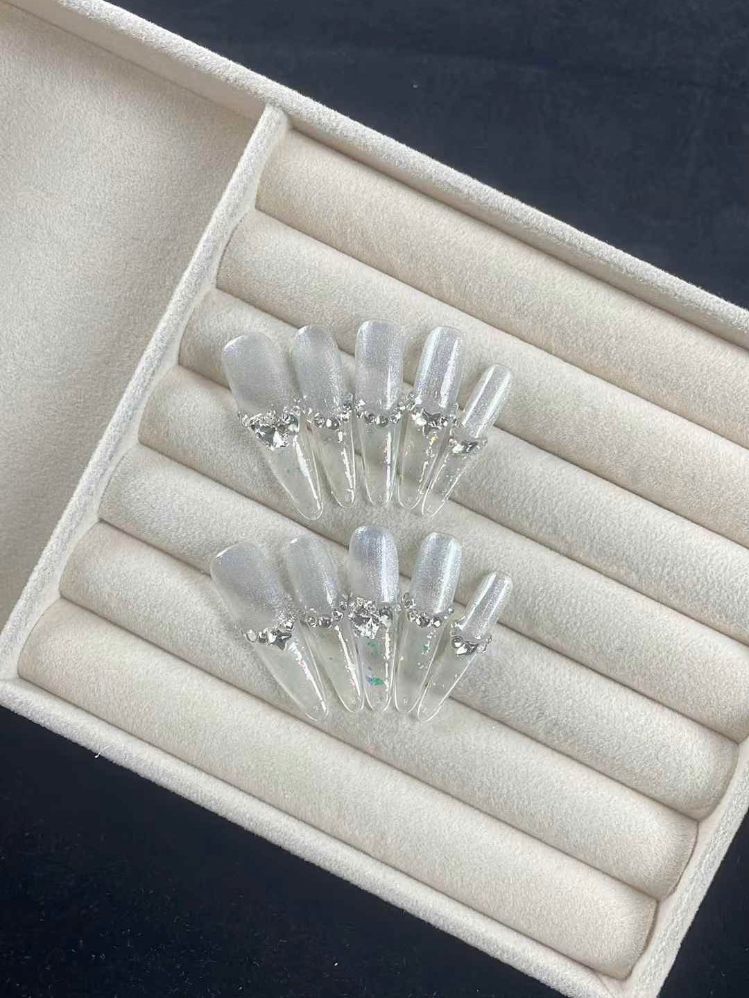 Feenhafter Glitzer-Cat-Eye-French-Tip